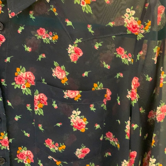 Papaya Navy Button down Blouse with pink flowers Size M - Picture 5 of 8